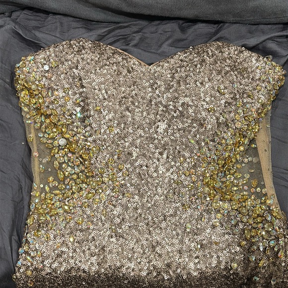 Bronze gold sparkly gown - Picture 3 of 11